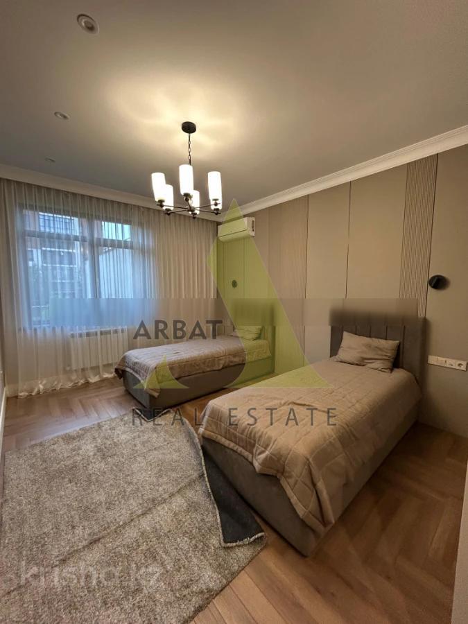 Фото Квартира, 4 комн, 150 м², 1/6 эт.
