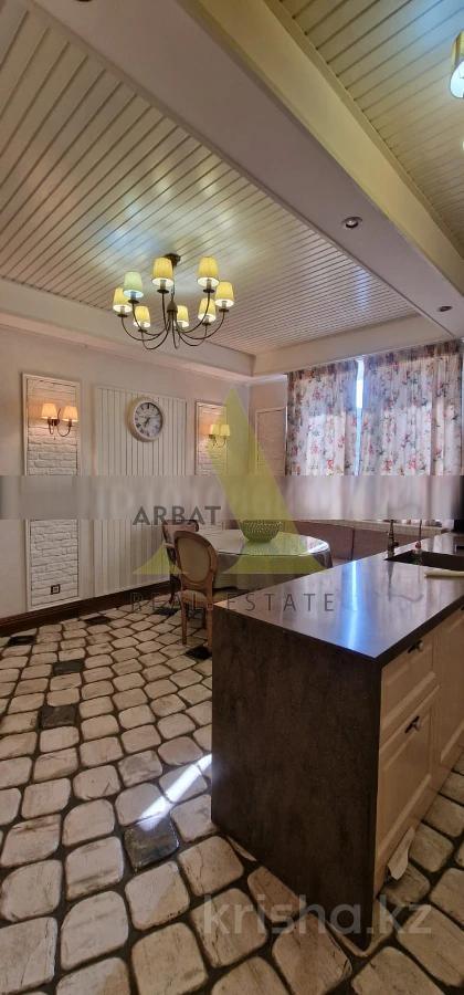 Фото Квартира, 4 комн, 260.8 м², 2/10 эт., 2003 г.п.