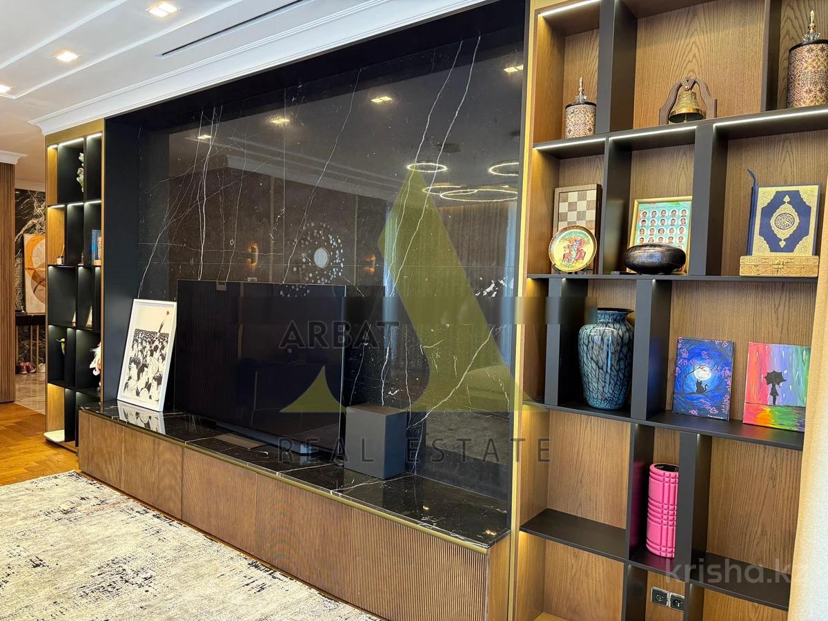 Фото Квартира, 3 комн, 165 м², 1/3 эт., 2019 г.п.