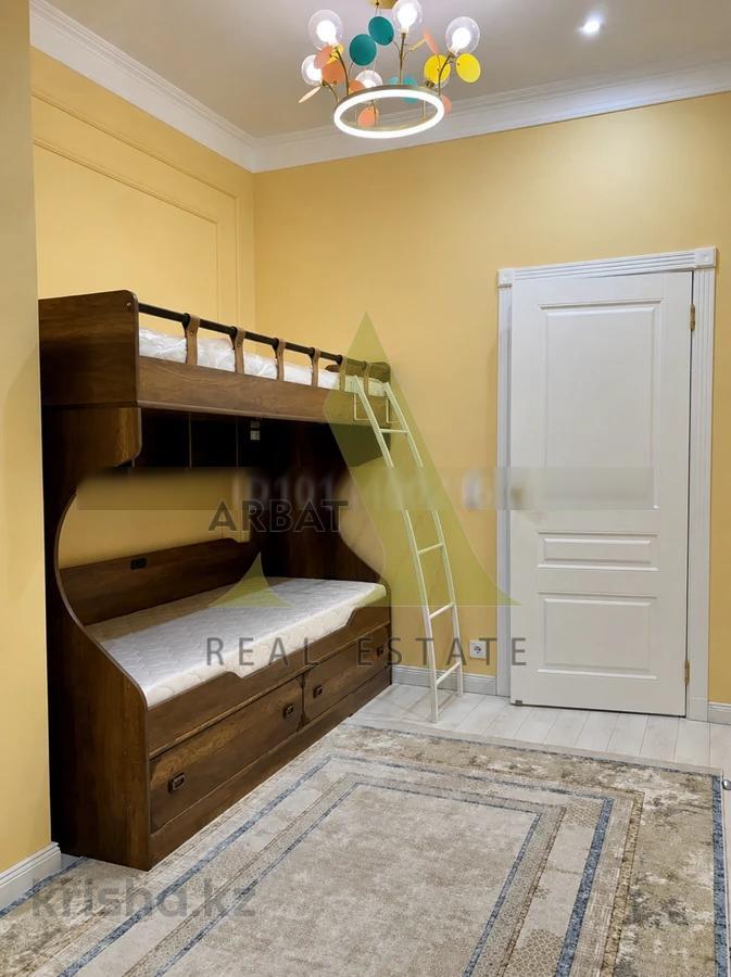 Фото Квартира, 3 комн, 110 м², 3/6 эт.