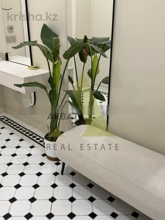 Фото Квартира, 5 комн, 210 м², 2/6 эт., 2013 г.п.