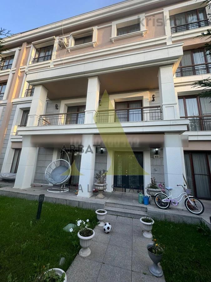 Фото Квартира, 5 комн, 220 м², 2 эт.