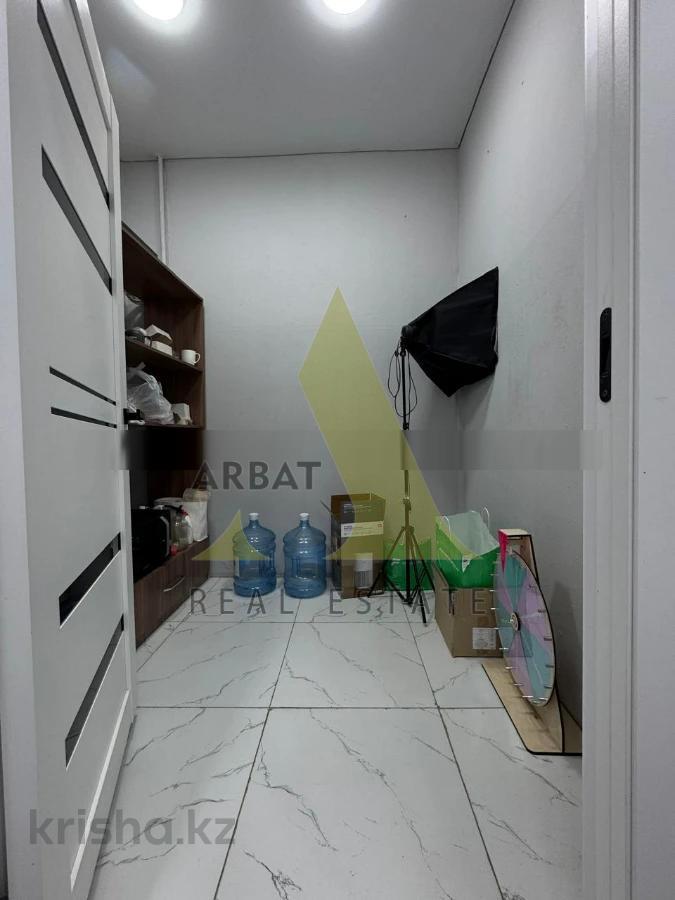 Фото Магазины и бутики, общепит, салоны красоты, медцентры и аптеки, 151 м²