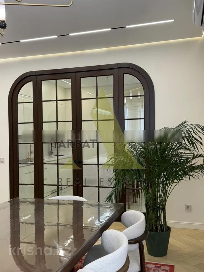 Фото Квартира, 5 комн, 210 м², 2/6 эт., 2013 г.п.