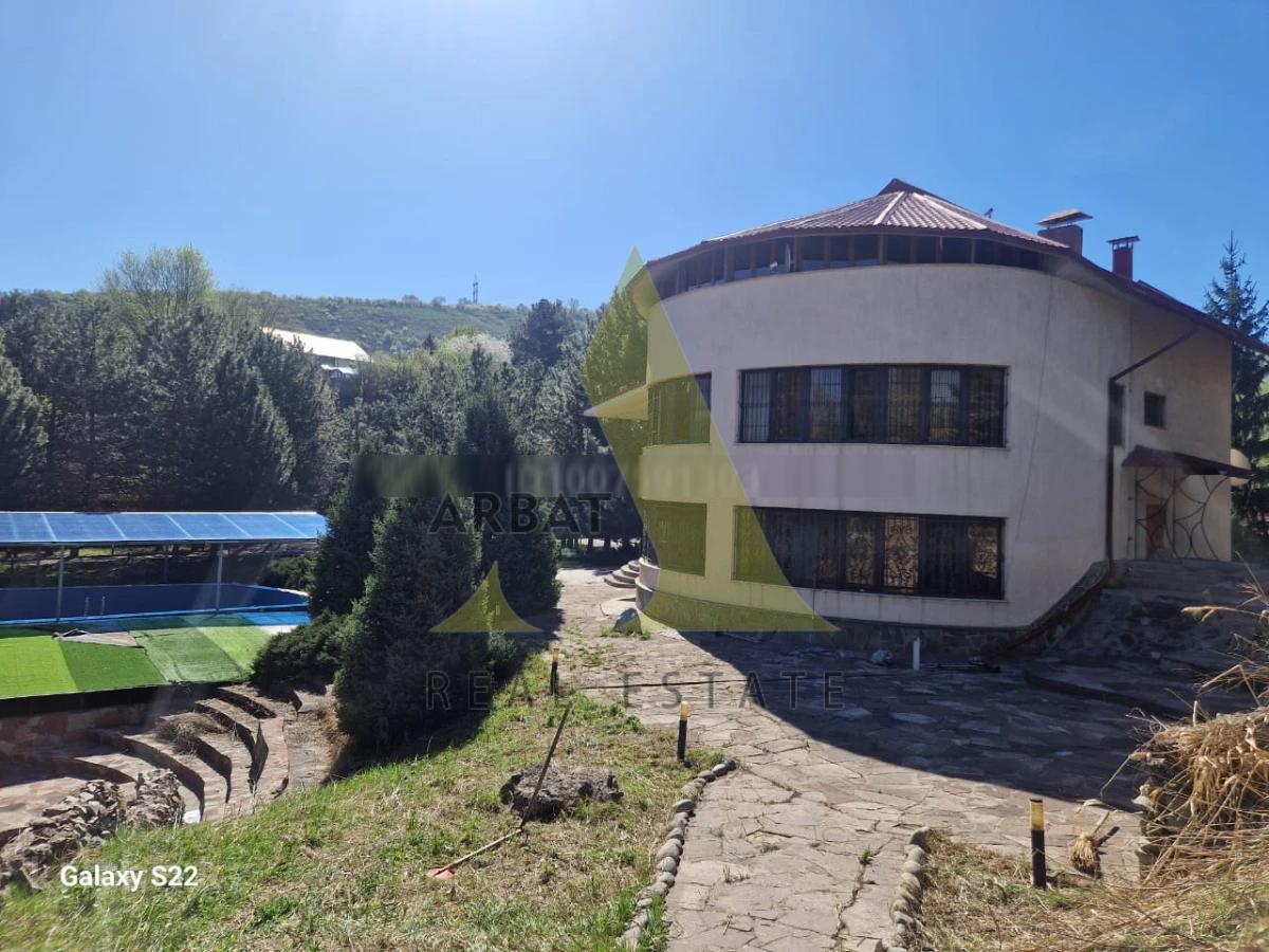 Фото Отдельный дом, 6 комн, 575.2м²