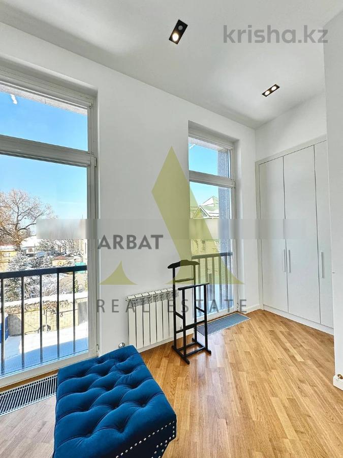 Фото Квартира, 4 комн, 210 м², 2/3 эт., 2020 г.п.