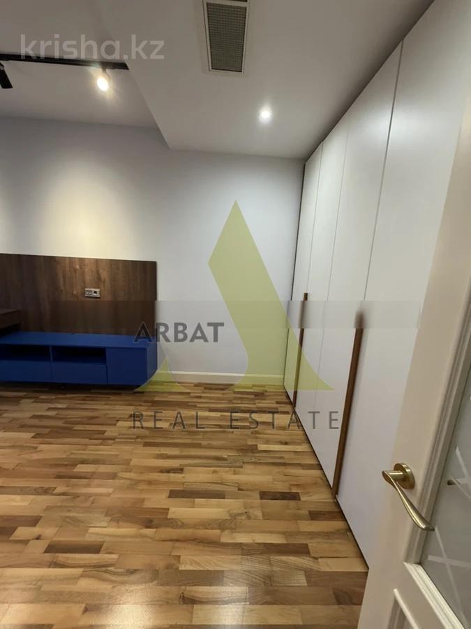 Фото Квартира, 5 комн, 220 м², 1/2 эт., 2006 г.п.