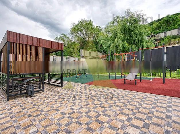 Фото Квартира, 4 комн, 146 м², 3/3 эт.