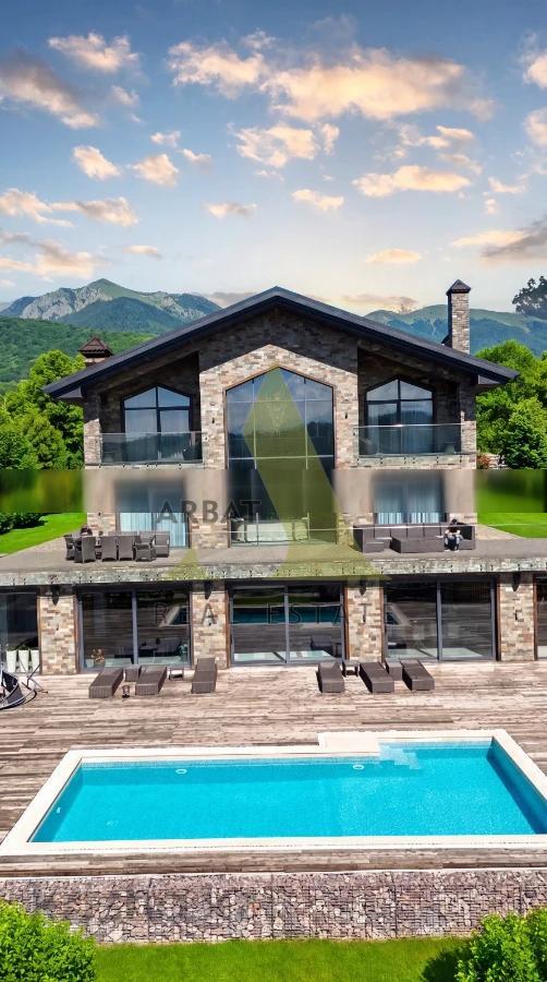 Фото Отдельный дом, 5 комн, 700м²