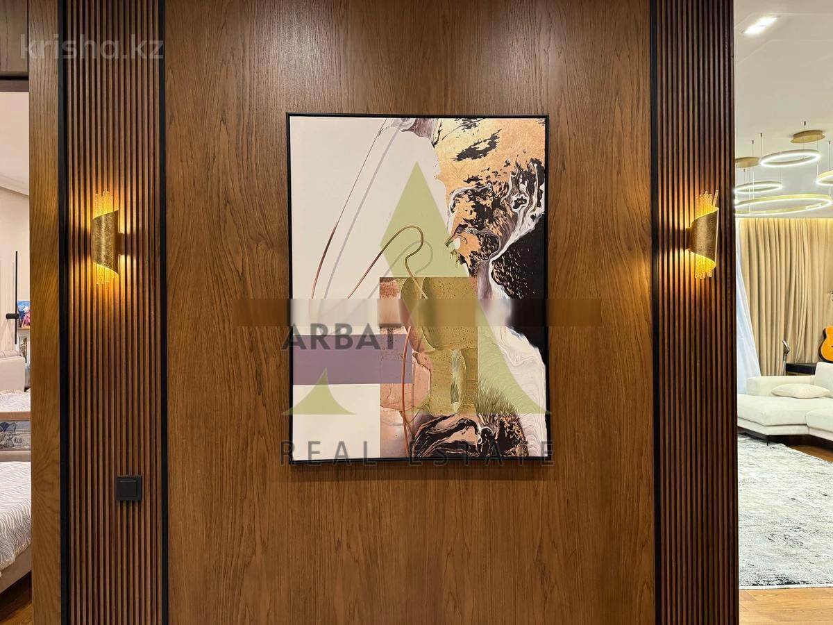 Фото Квартира, 3 комн, 165 м², 1/3 эт., 2019 г.п.