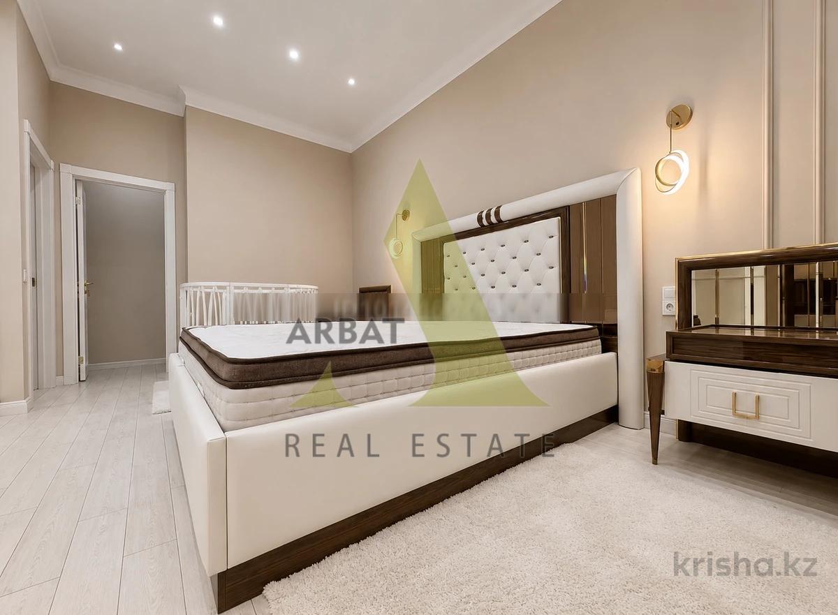 Фото Квартира, 3 комн, 110 м², 3/6 эт.