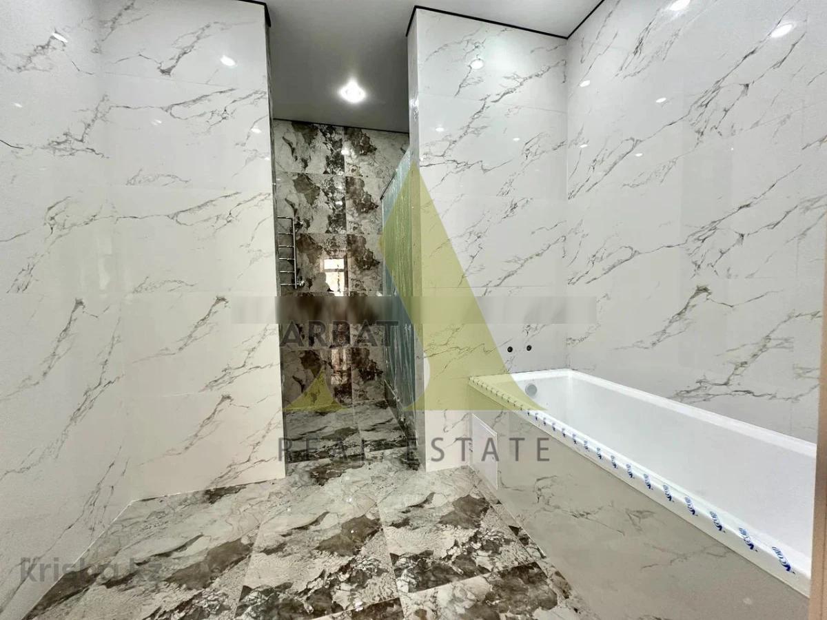 Фото Квартира, 4 комн, 200 м², 3/6 эт., 2013 г.п.