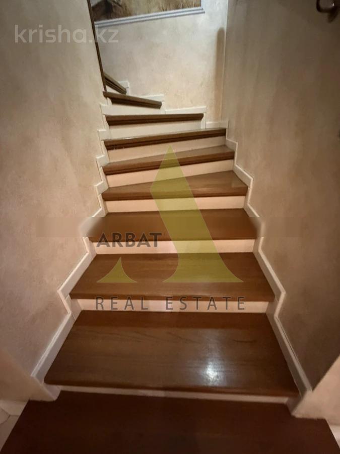 Фото Квартира, 5 комн, 220 м², 1/2 эт., 2006 г.п.