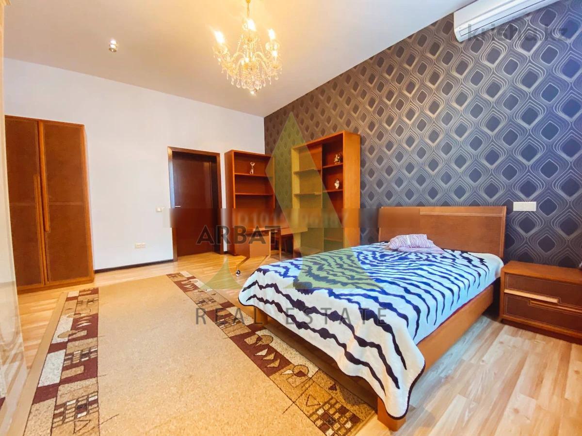 Фото Квартира, 4 комн, 200 м², 2/5 эт., 2010 г.п.