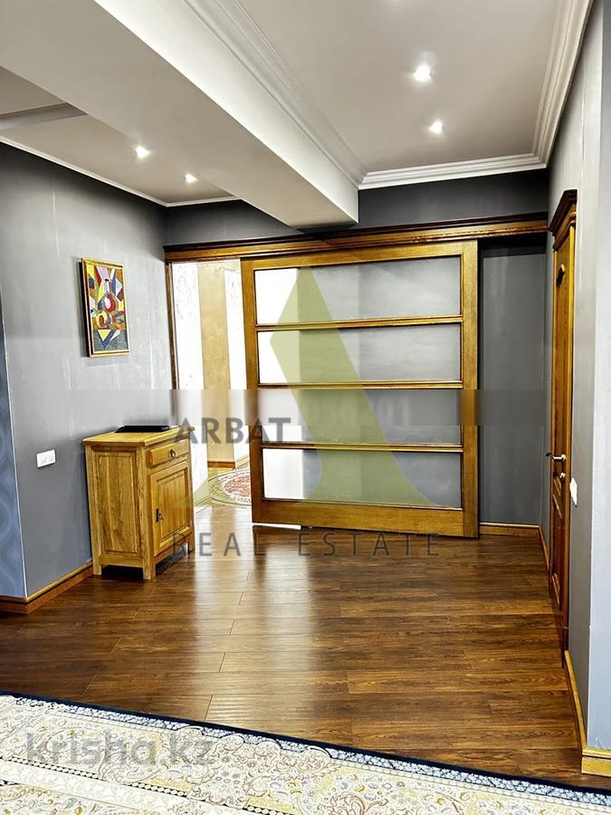 Фото Квартира, 7 комн, 450 м², 3/4 эт.