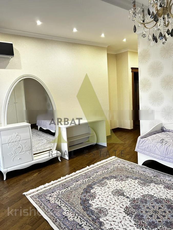 Фото Квартира, 7 комн, 450 м², 3/4 эт.