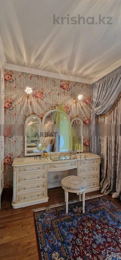 Фото Квартира, 4 комн, 260.8 м², 2/10 эт., 2003 г.п.