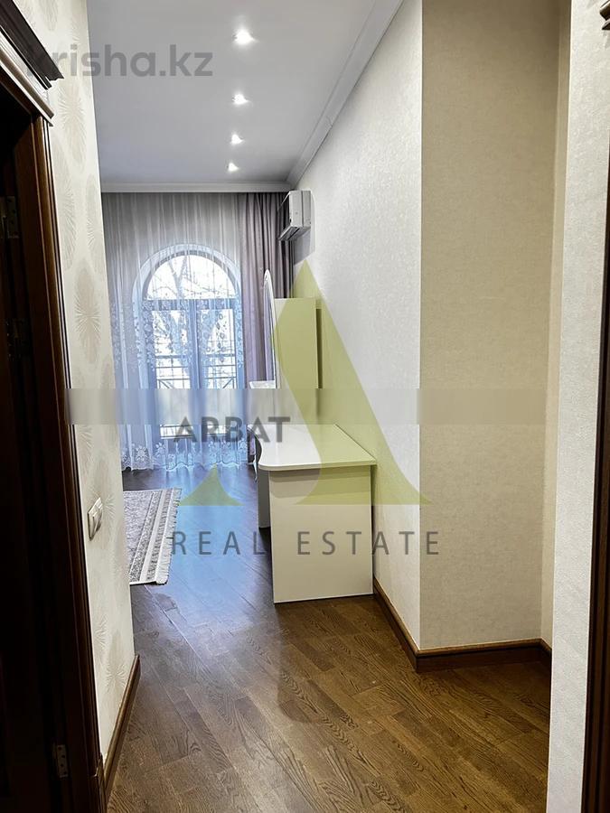 Фото Квартира, 5 комн, 450 м², 3/5 эт., 2011 г.п.