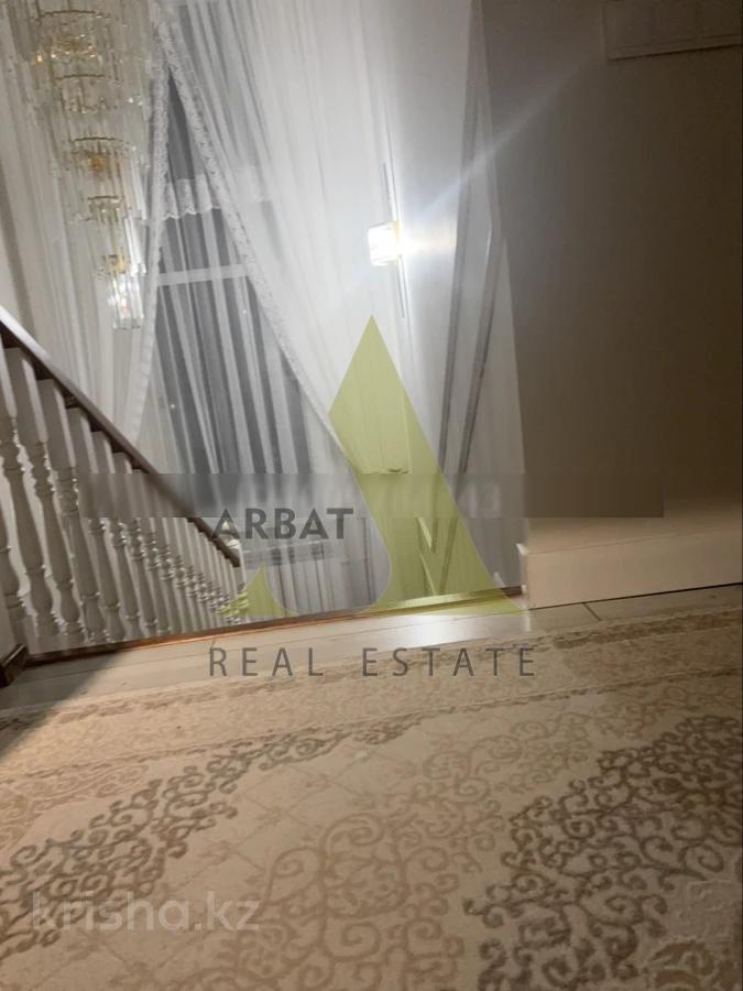 Фото Отдельный дом, 7 комн, 300м²