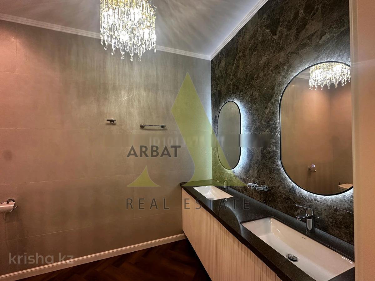Фото Квартира, 3 комн, 111 м², 2/3 эт.