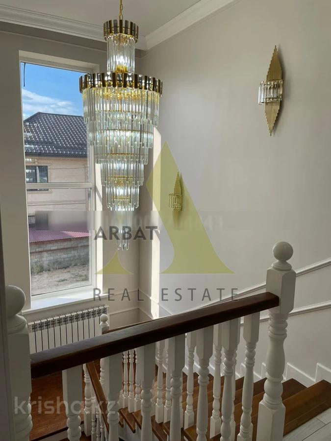 Фото Отдельный дом, 7 комн, 300м²