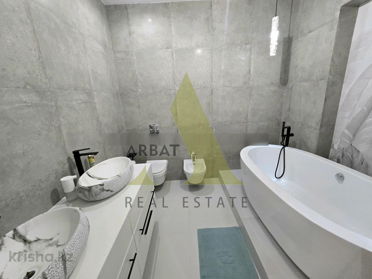 Фото Квартира, 4 комн, 160 м², 3/4 эт., 2006 г.п.