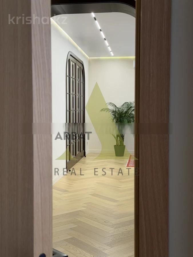 Фото Квартира, 5 комн, 210 м², 2/6 эт., 2013 г.п.