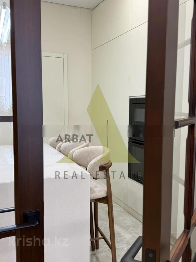 Фото Квартира, 5 комн, 210 м², 2/6 эт., 2013 г.п.