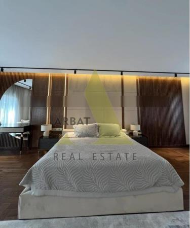 Фото Квартира, 7 комн, 370 м², 4 эт.