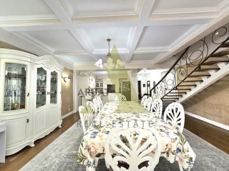 Фото Квартира, 8 комн, 433 м², 3/4 эт., 2011 г.п.