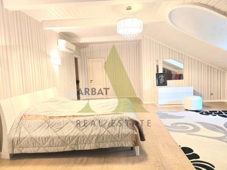 Фото Квартира, 8 комн, 433 м², 3/4 эт., 2011 г.п.