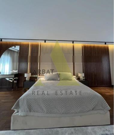 Фото Квартира, 7 комн, 370 м², 4 эт.