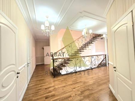 Фото Квартира, 8 комн, 433 м², 3/4 эт., 2011 г.п.