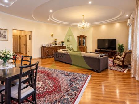 Фото Квартира, 5 комн, 300 м², 3/5 эт., 2010 г.п.