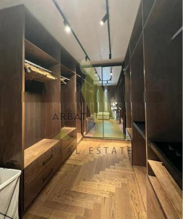 Фото Квартира, 7 комн, 370 м², 4 эт.