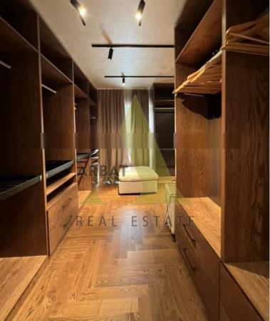 Фото Квартира, 7 комн, 370 м², 4 эт.