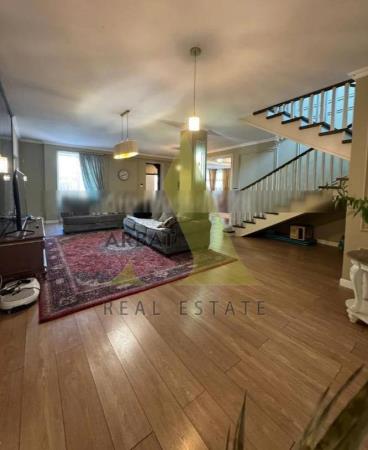 Фото Отдельный дом, 8 комн, 300м²