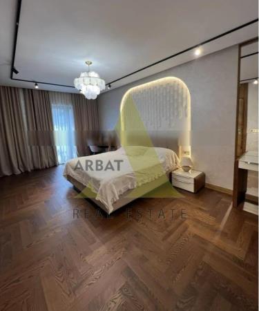 Фото Квартира, 7 комн, 370 м², 4 эт.