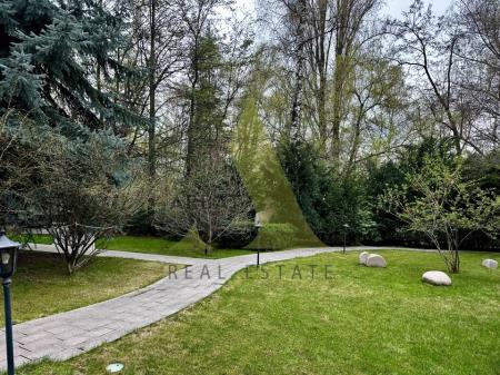 Фото Отдельный дом, 9 комн, 903м²