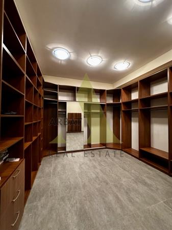 Фото Отдельный дом, 8 комн, 750м²