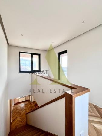 Фото Отдельный дом, 8 комн, 350м²