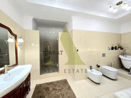 Фото Квартира, 8 комн, 433 м², 3/4 эт., 2011 г.п.