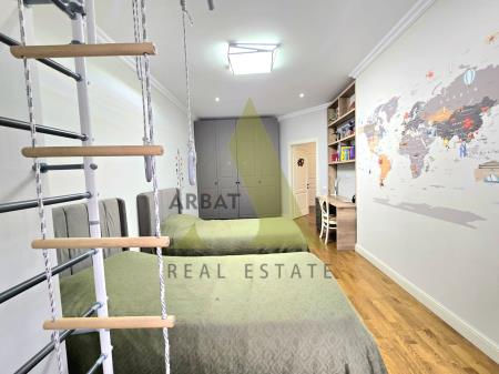 Фото Квартира, 8 комн, 433 м², 3/4 эт., 2011 г.п.