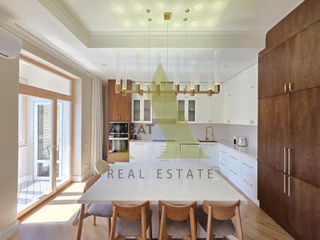 Фото Квартира, 5 комн, 220 м², 4/10 эт., 2022 г.п.