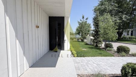 Фото Отдельный дом, 5 комн, 275м²