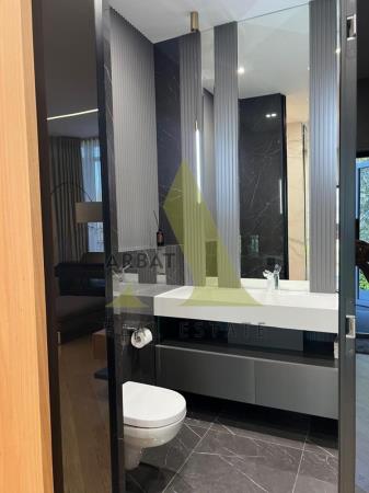 Фото Квартира, 4 комн, 180 м²