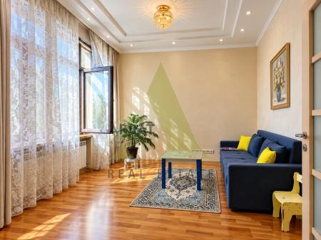 Фото Квартира, 5 комн, 300 м², 3/5 эт., 2010 г.п.