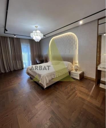 Фото Квартира, 7 комн, 370 м², 4 эт.