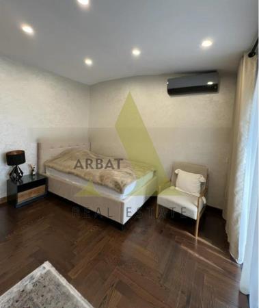Фото Квартира, 7 комн, 370 м², 4 эт.