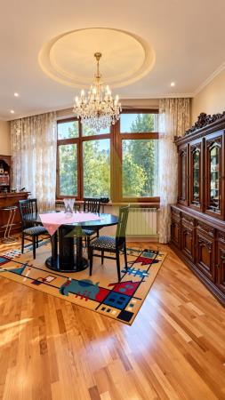 Фото Квартира, 5 комн, 300 м², 3/5 эт., 2010 г.п.